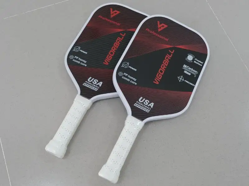 Ảnh thật vợt Pickleball Vigorball Professional trải sàn