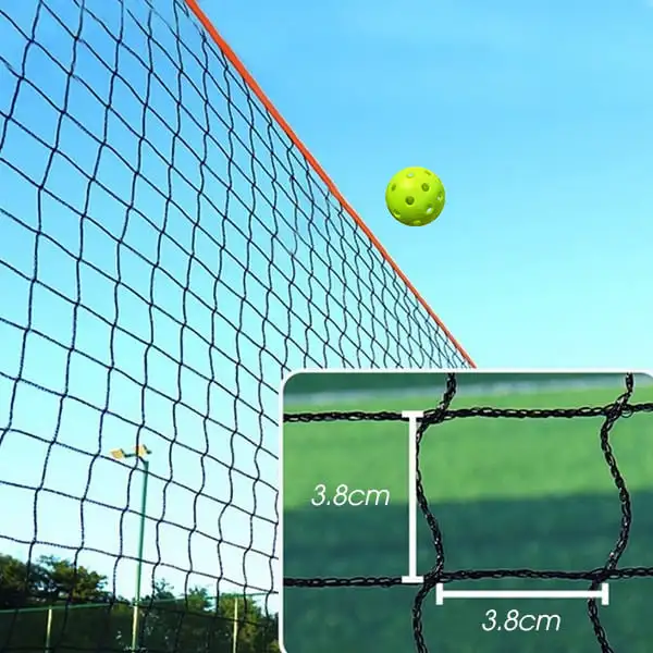 Lưới của Pickleball được làm từ chất liệu vải Nylon chắc chắn