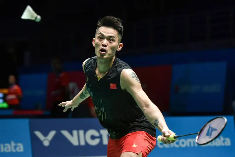 Chơi đánh cầu lông