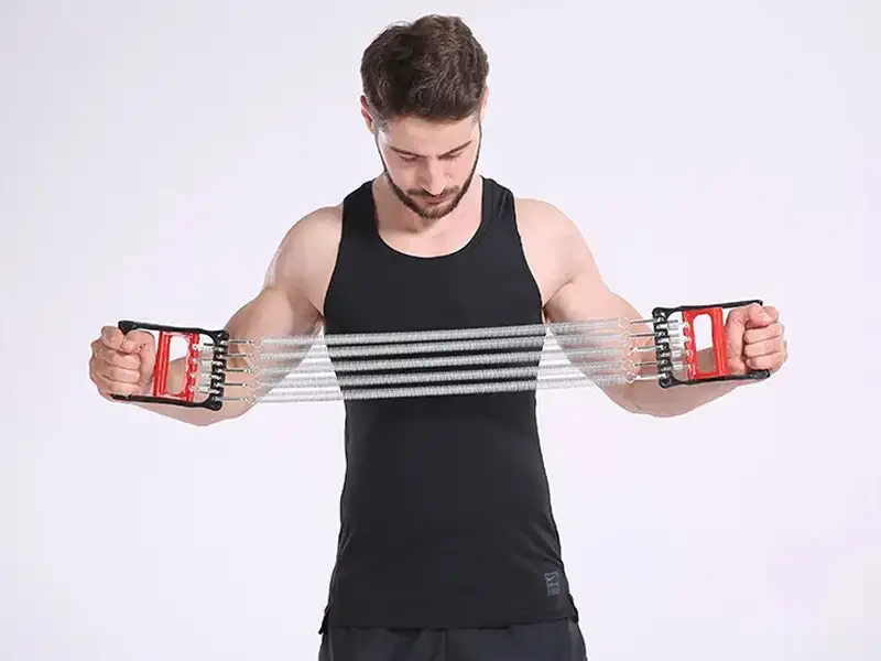 Kéo dây kéo lò xo ngang trước ngực