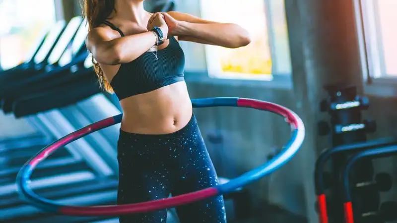 Tập lắc vòng giảm mỡ bụng