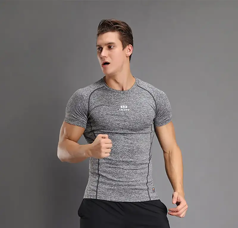 Mặc trang phục thể thao phù hợp