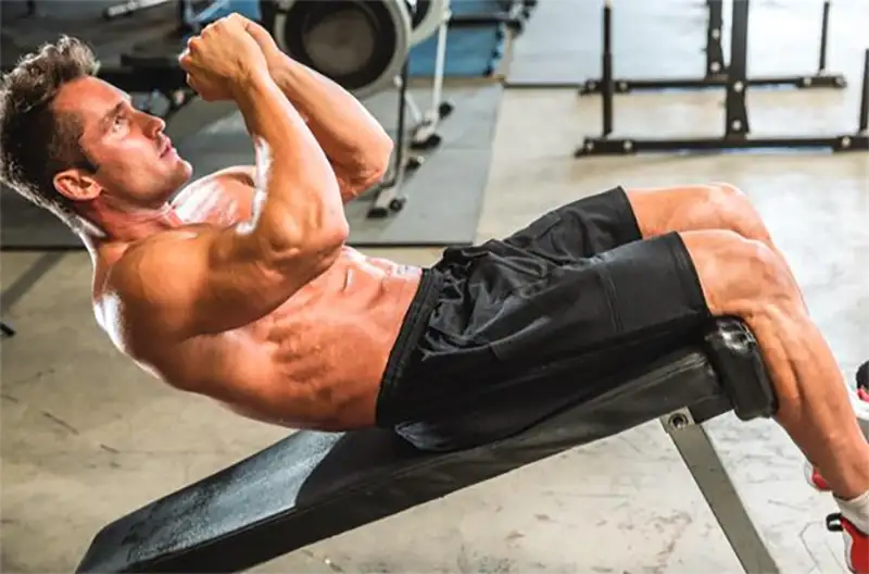 Bài tập gập bụng trên ghế tập bụng