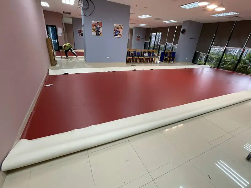 Trải thảm sân bóng bàn