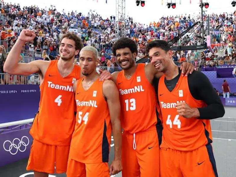 Mỗi đội thi đấu được phép đăng ký tối đa 4 cầu thủ