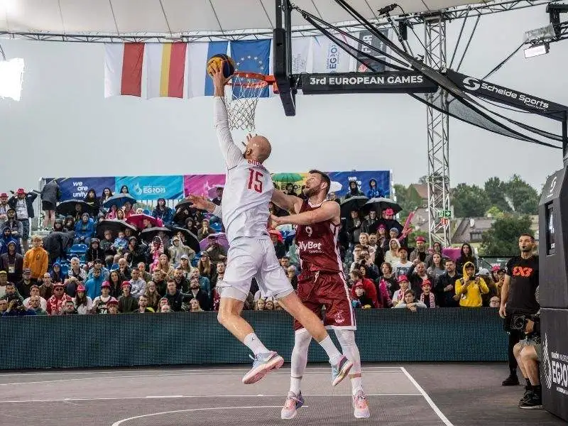 Trong luật thi đấu bóng rổ 3×3, thời gian thi đấu chính thức của một trận là 10 phút