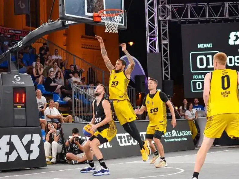 Với những luật lệ đơn giản nhưng không kém phần hấp dẫn, bóng rổ 3×3 ngày càng thu hút nhiều người tham gia