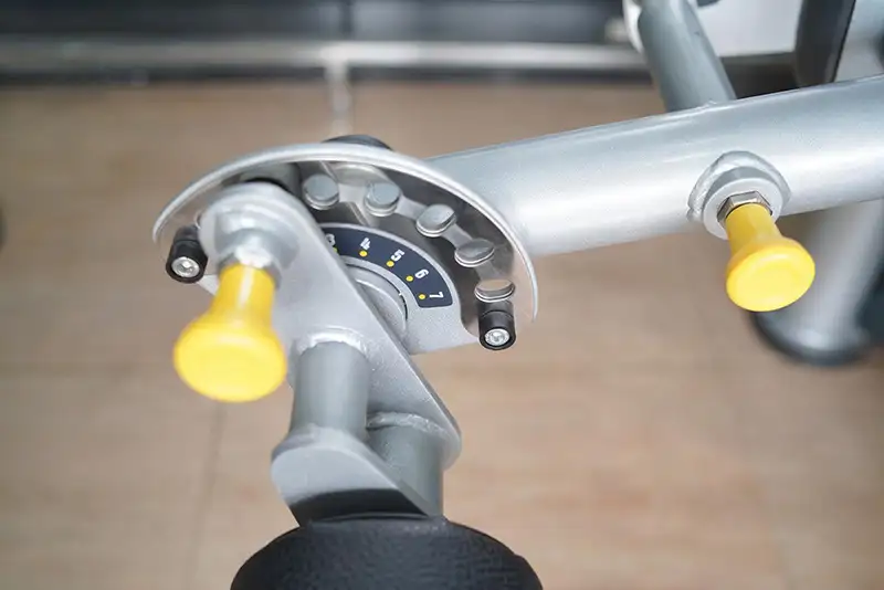Máy tập cơ đùi sau Impulse IT9521 (PRONE LEG CURL) 12 Bộ phận điều chỉnh con lăn