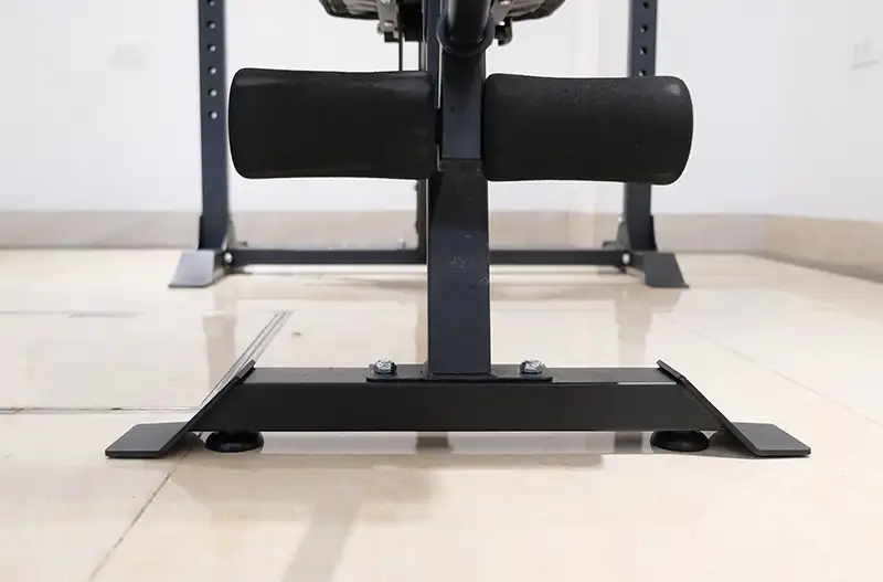 Chân ghế thiết kế choãi rộng
