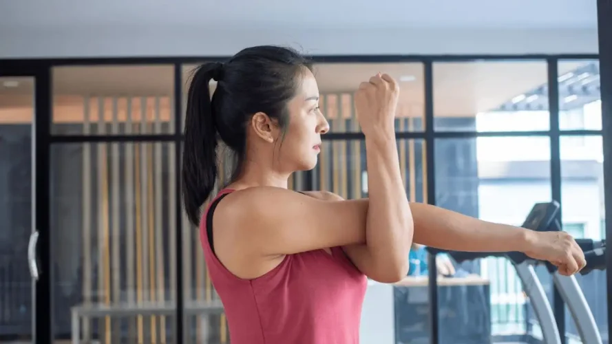 khởi động khi tập thể dục