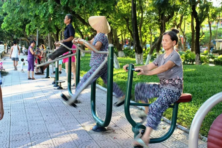 Tập với máy đi bộ trên không