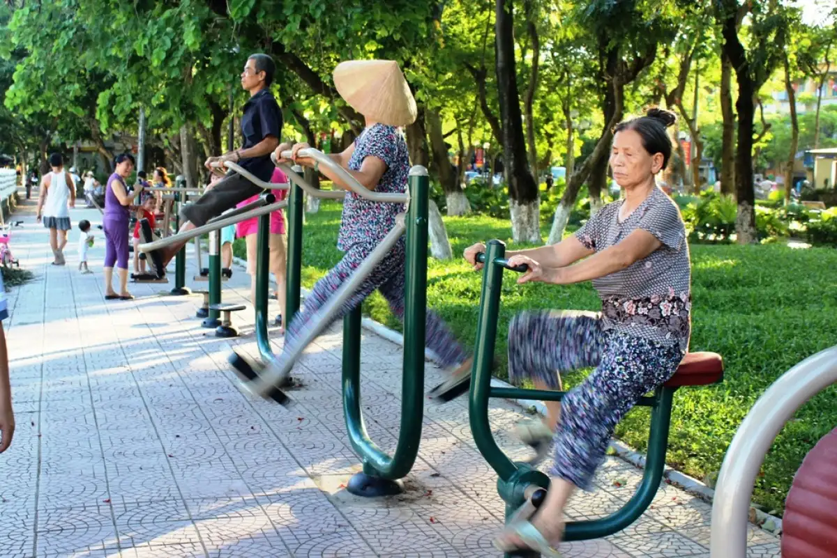 Tập với máy đi bộ trên không